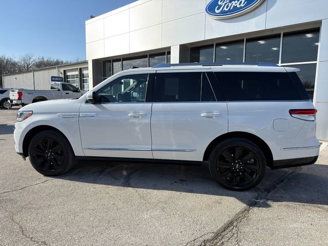 Used 2024 Lincoln Navigator Reserve AWD/4WD image 4