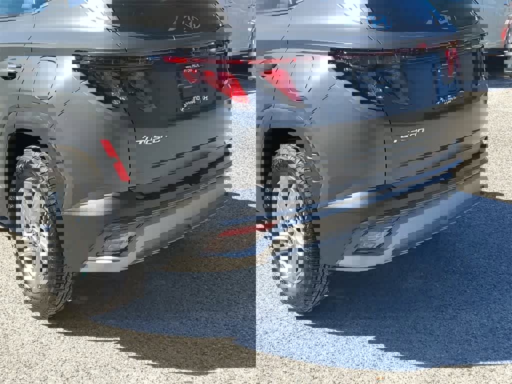 Used 2025 Hyundai Tucson SE image 7