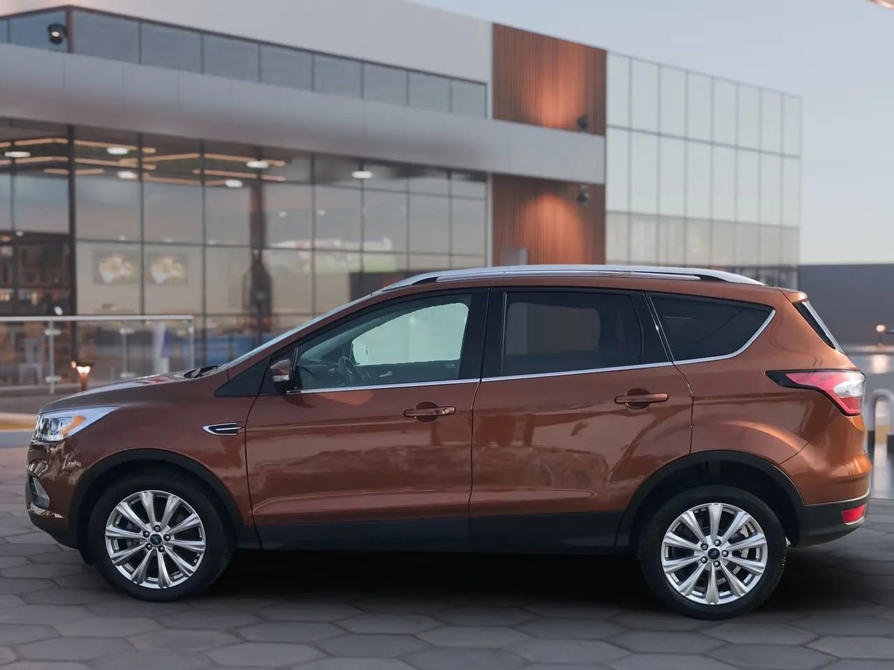 Used 2017 Ford Escape Titanium image 5