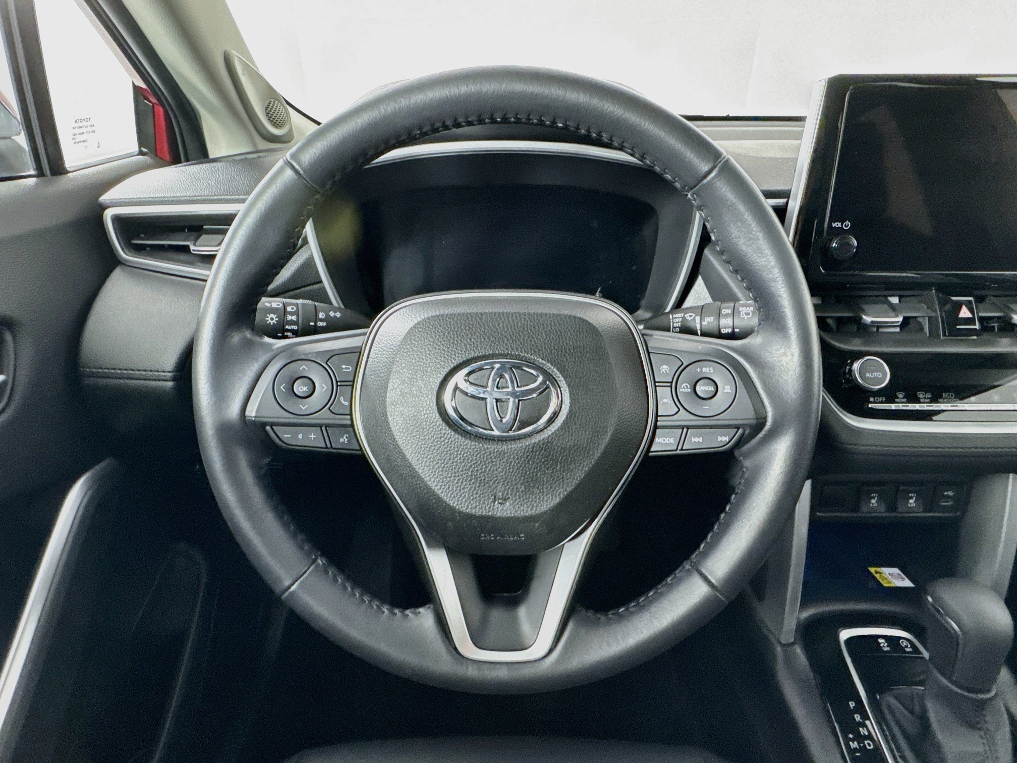 Used 2023 Toyota Corolla Cross XLE w/ Convenience Package FWD image 11