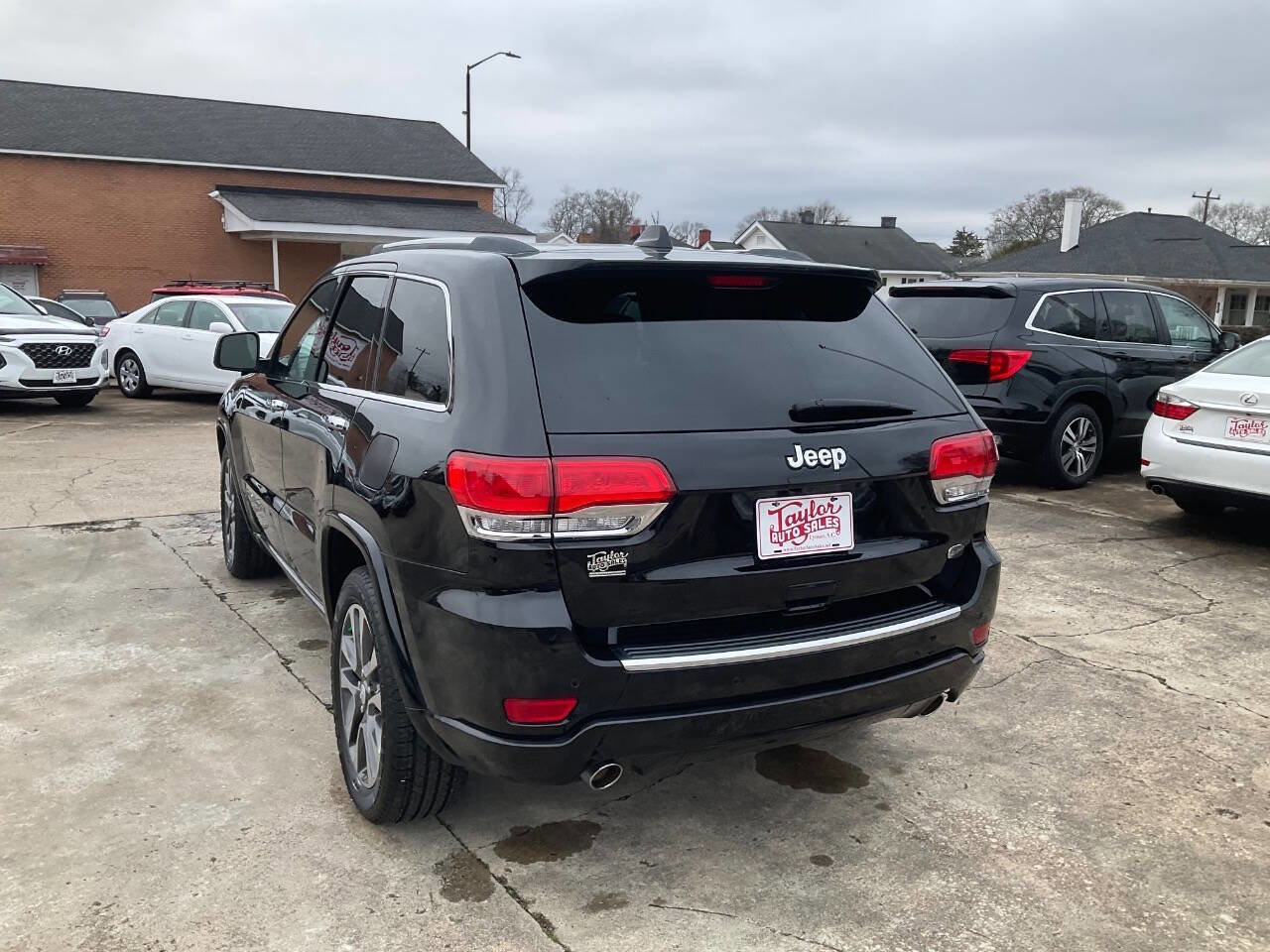 Used 2017 Jeep Grand Cherokee Overland RWD image 5