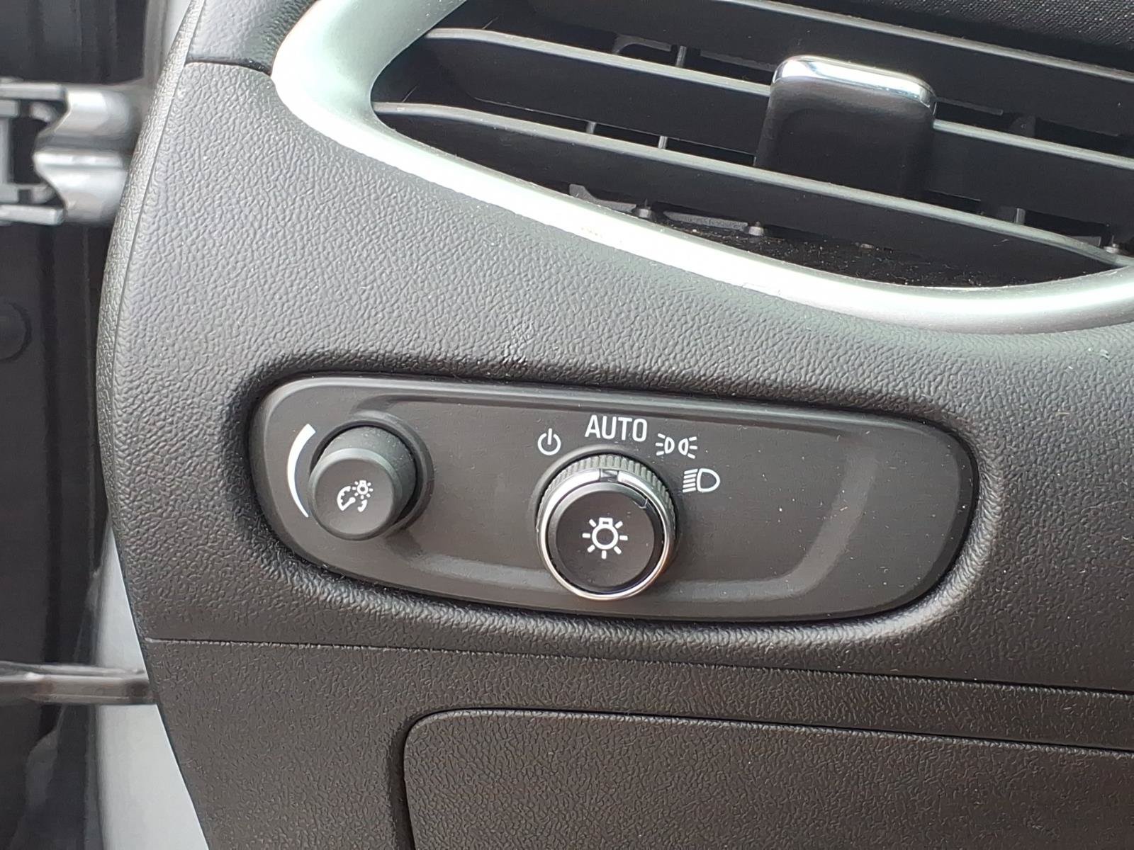 Used 2025 Chevrolet Malibu LT FWD image 19