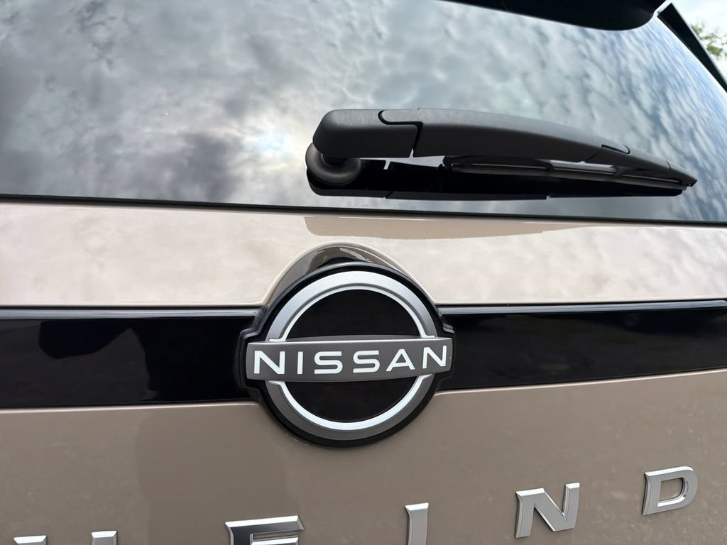 Certified 2024 Nissan Pathfinder Platinum FWD image 18