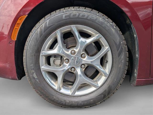 Used 2018 Chrysler Pacifica Limited w/ Advanced Safetytec Group FWD image 22