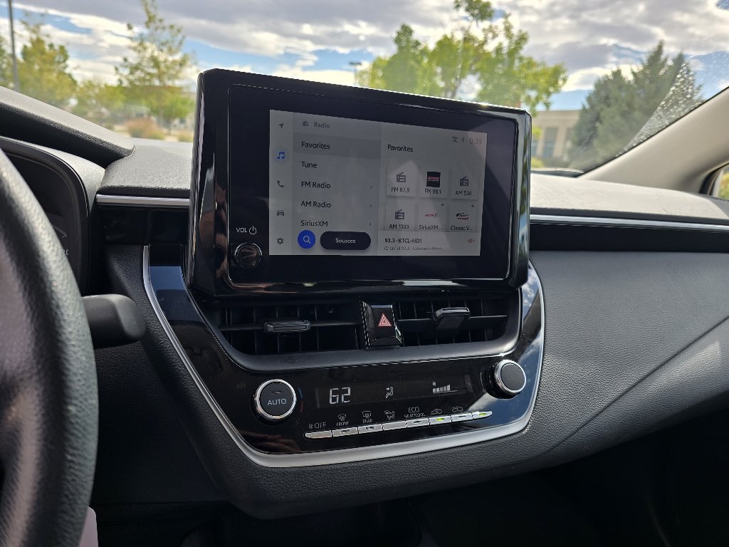 Used 2025 Toyota Corolla LE FWD image 22