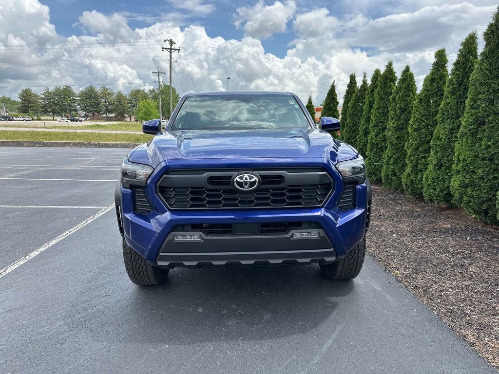 Certified 2025 Toyota Tacoma TRD Off-Road AWD/4WD image 3