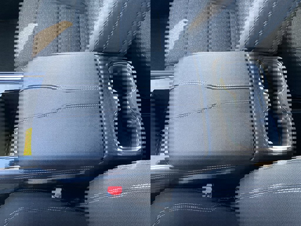 Used 2025 Chevrolet Traverse LT image 36