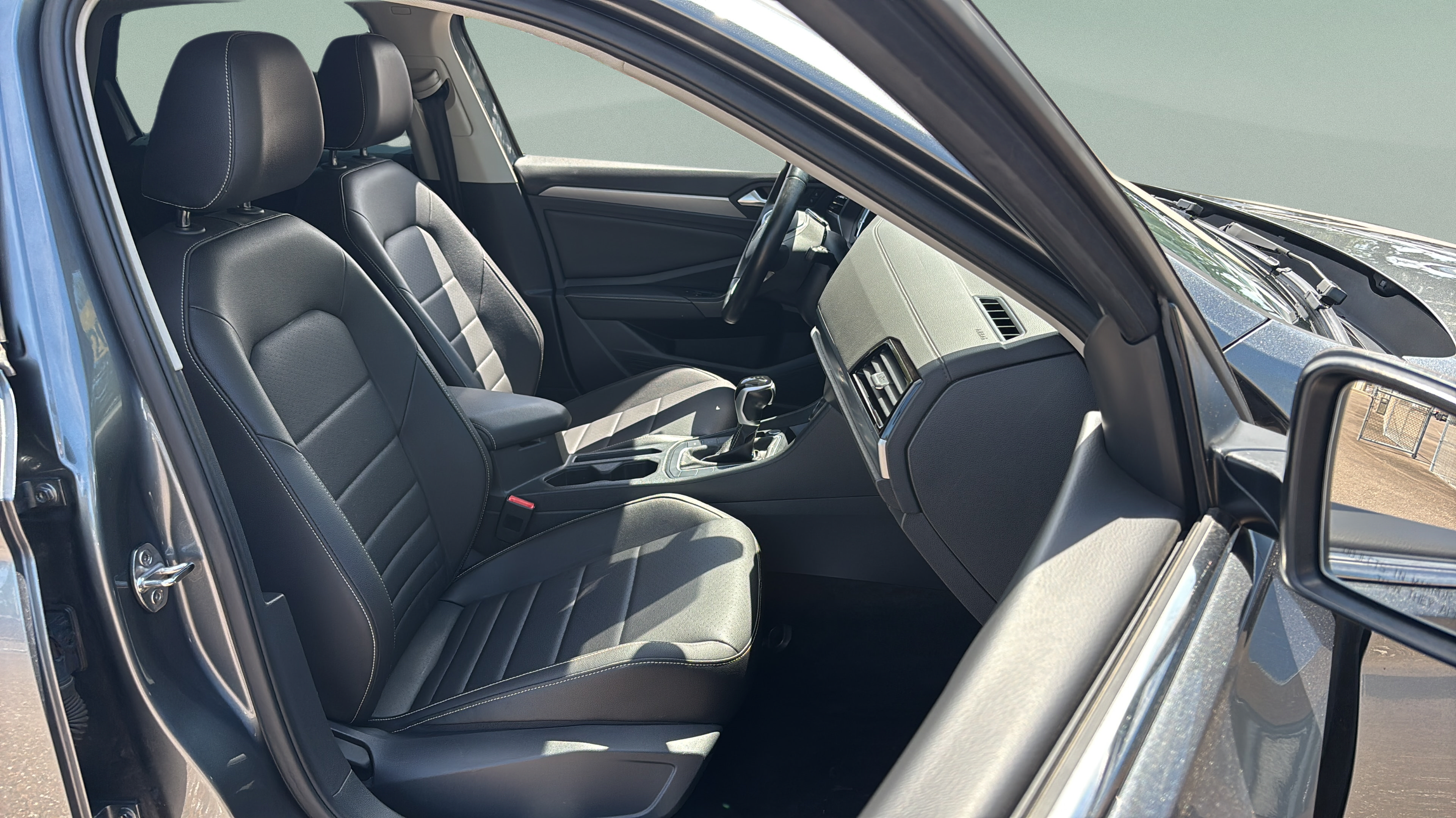 Used 2024 Volkswagen Jetta SE FWD image 15