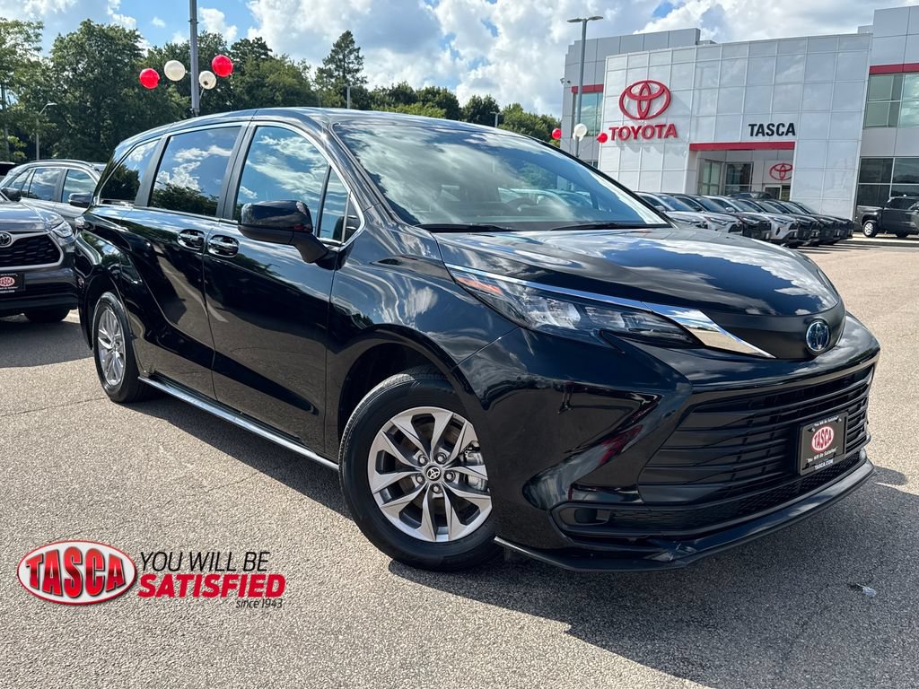 Used 2025 Toyota Sienna LE