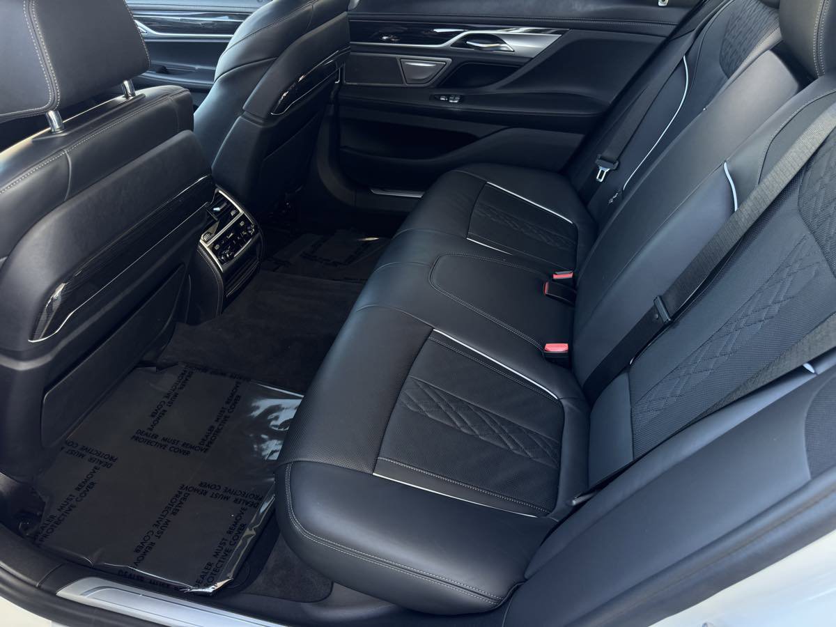Used 2018 BMW 740i image 19