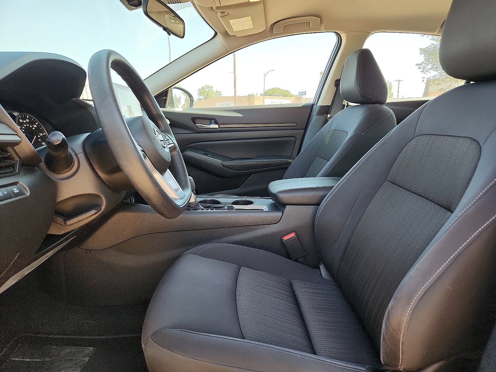 Used 2025 Nissan Altima 2.5 SV FWD image 10
