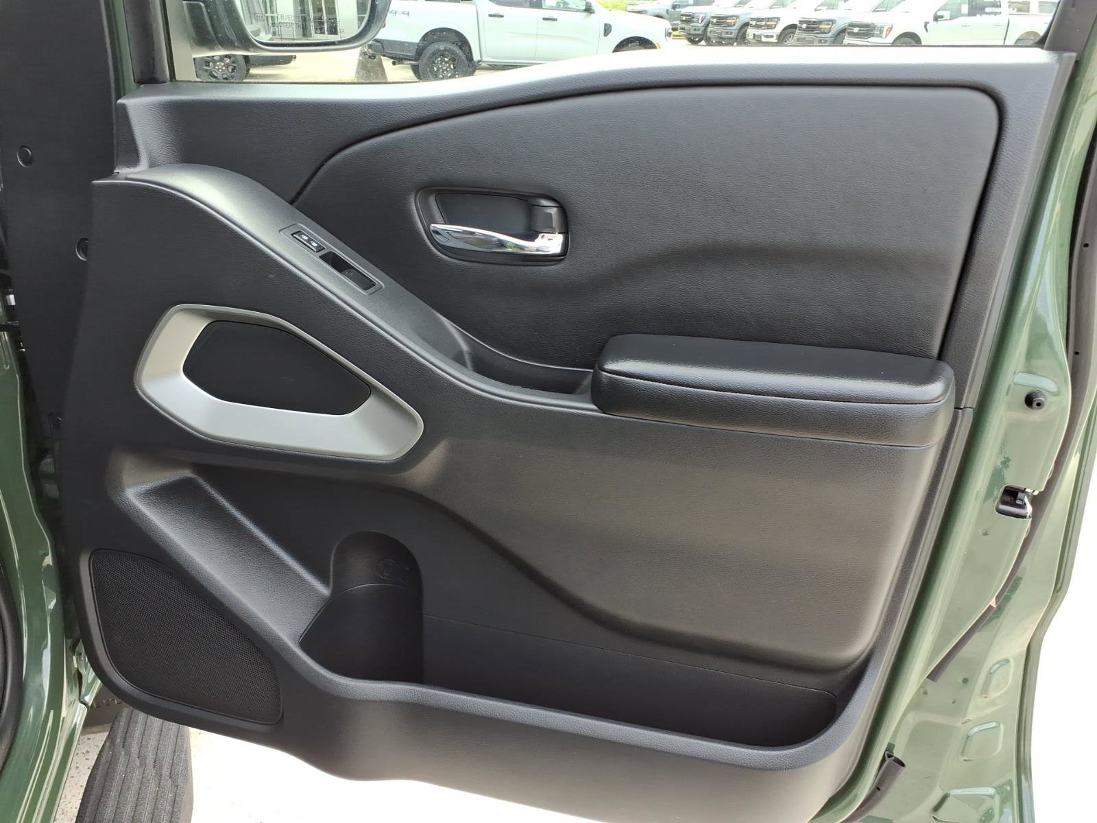 Used 2025 Nissan Frontier SV w/ SV Convenience Package image 8