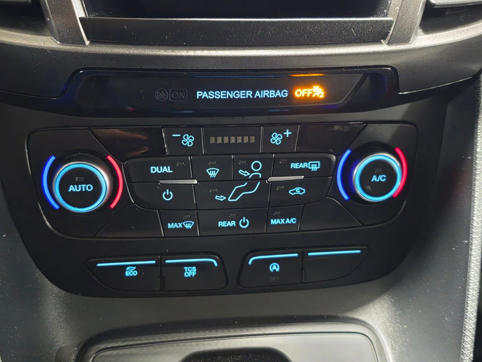 Used 2020 Ford Transit Connect XL image 31