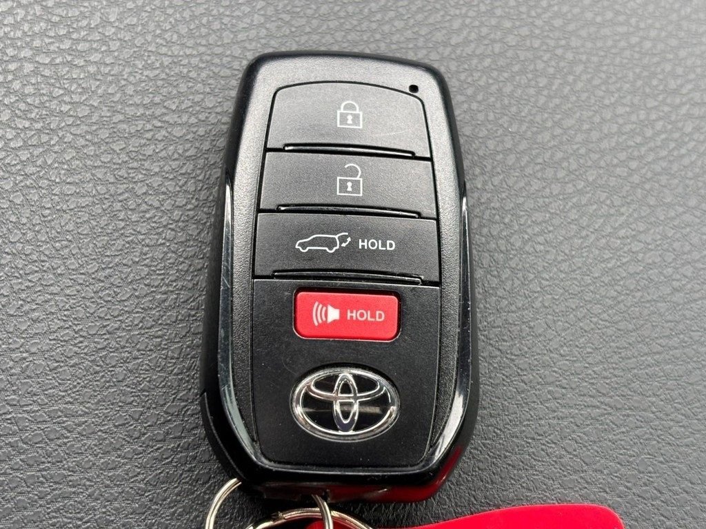 Used 2025 Toyota Grand Highlander AWD image 7