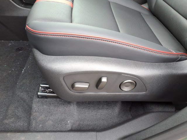 New 2027 Chevrolet Traverse RS w/ LPO, Floor Liner Package AWD/4WD image 7