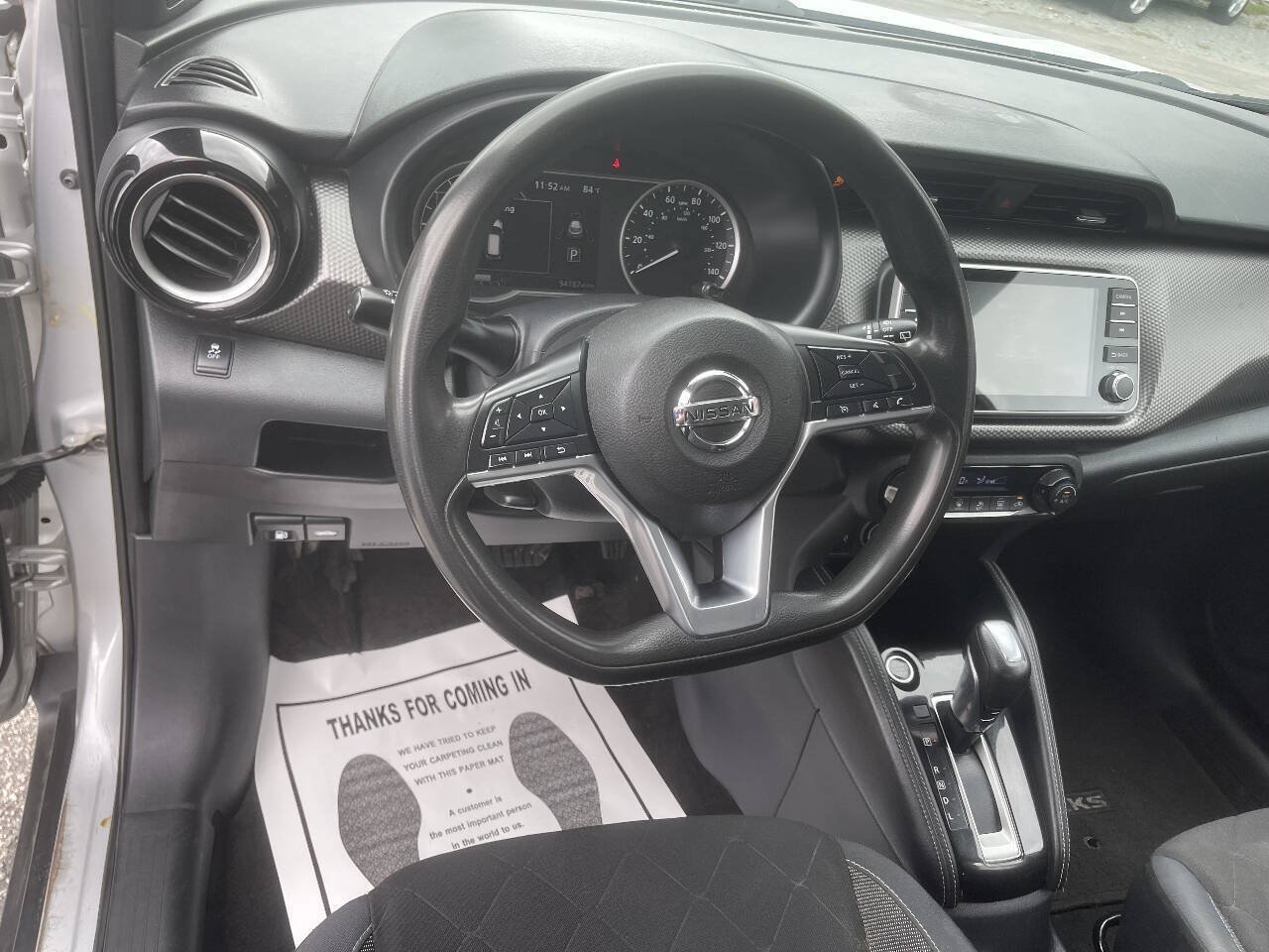 Used 2018 Nissan Kicks SV FWD image 14