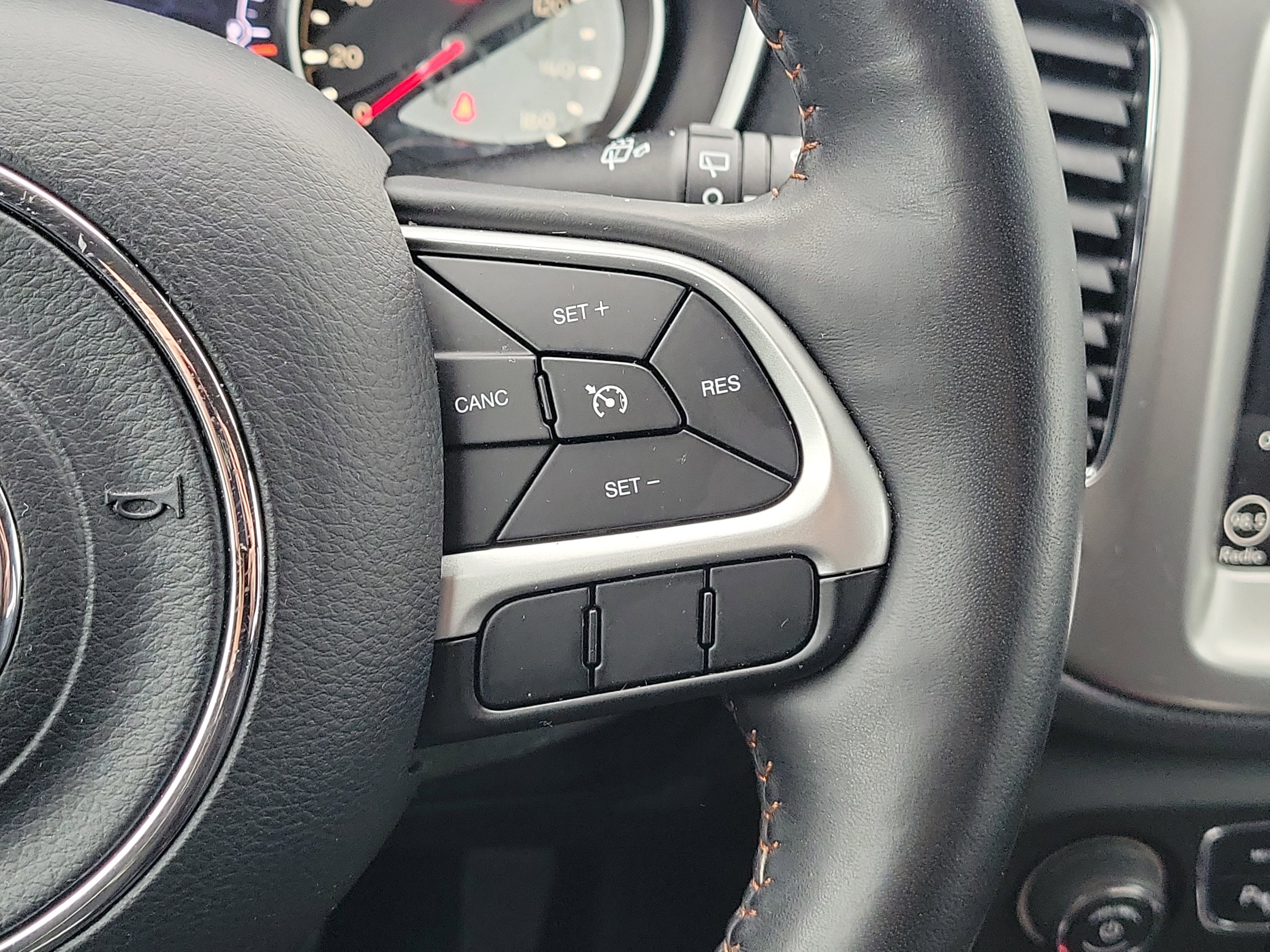Used 2018 Jeep Compass Latitude w/ Popular Equipment Group AWD/4WD image 24