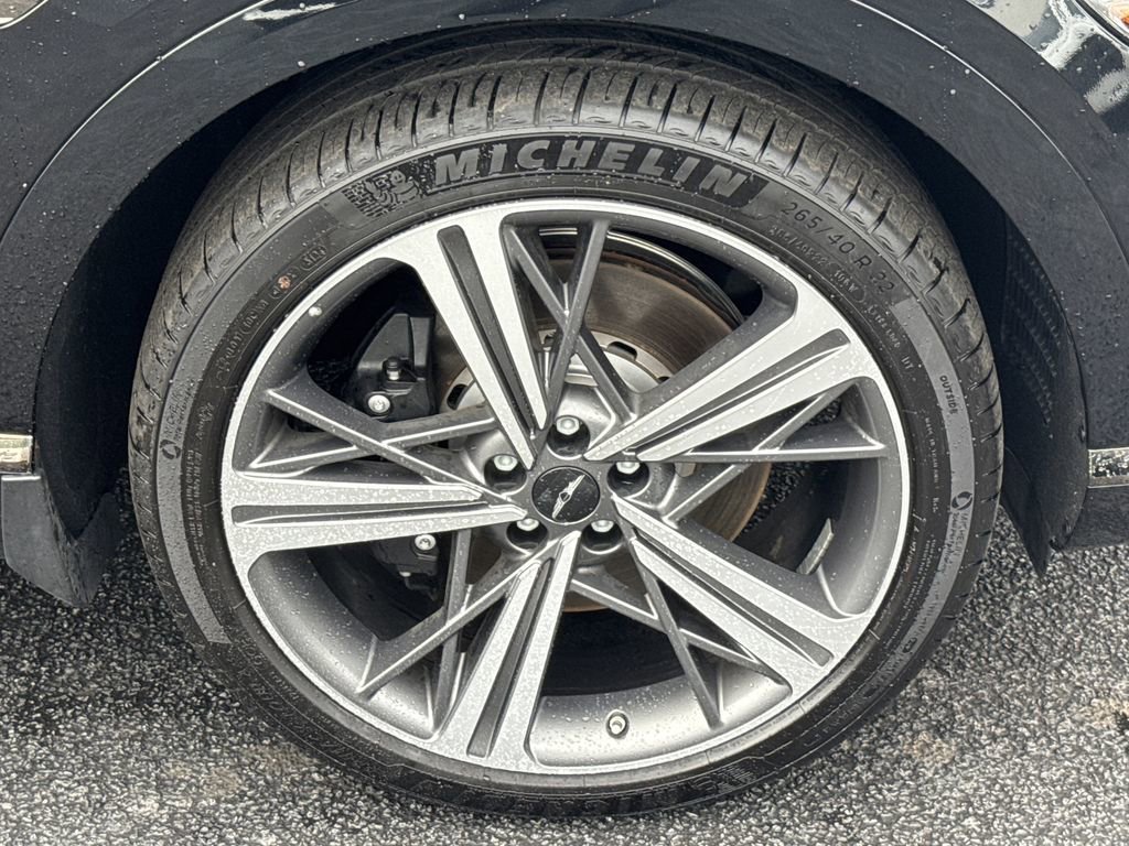 Used 2025 Genesis GV80 3.5T e-SC AWD/4WD image 12