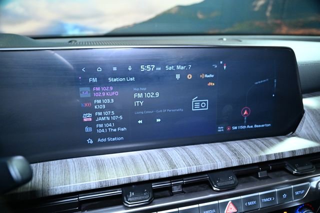 Used 2025 Kia Telluride EX w/ EX Captain's Chair Package image 32
