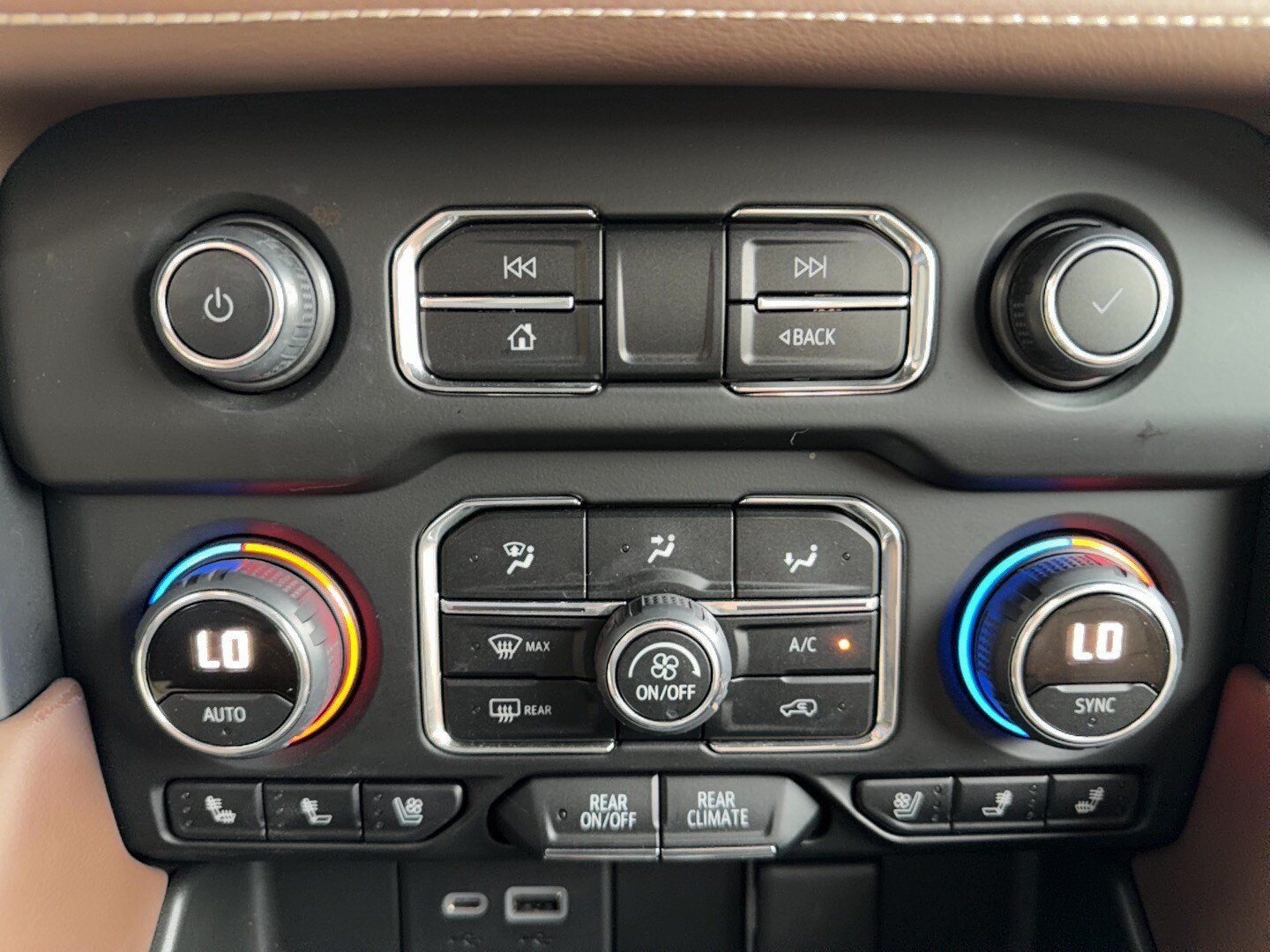 Used 2022 Chevrolet Suburban High Country w/ LPO, Illumination Package AWD/4WD image 11