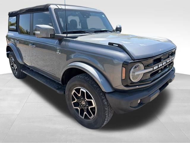 Used 2023 Ford Bronco Outer Banks AWD/4WD image 2