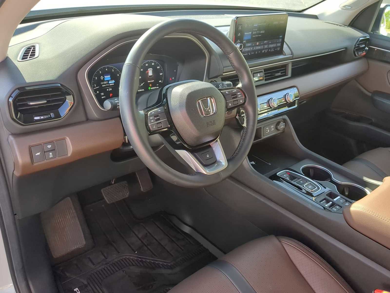 Used 2025 Honda Pilot Elite image 15