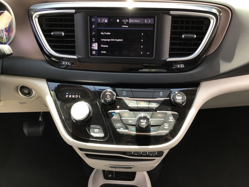 Used 2024 Chrysler Voyager LX FWD image 23