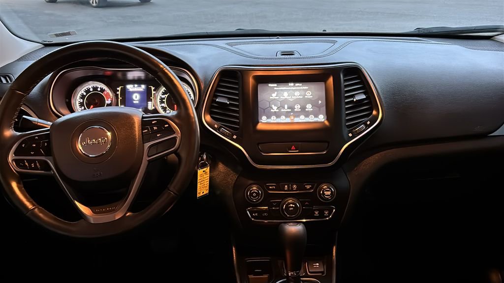 Used 2019 Jeep Cherokee Latitude w/ Cold Weather Group image 6