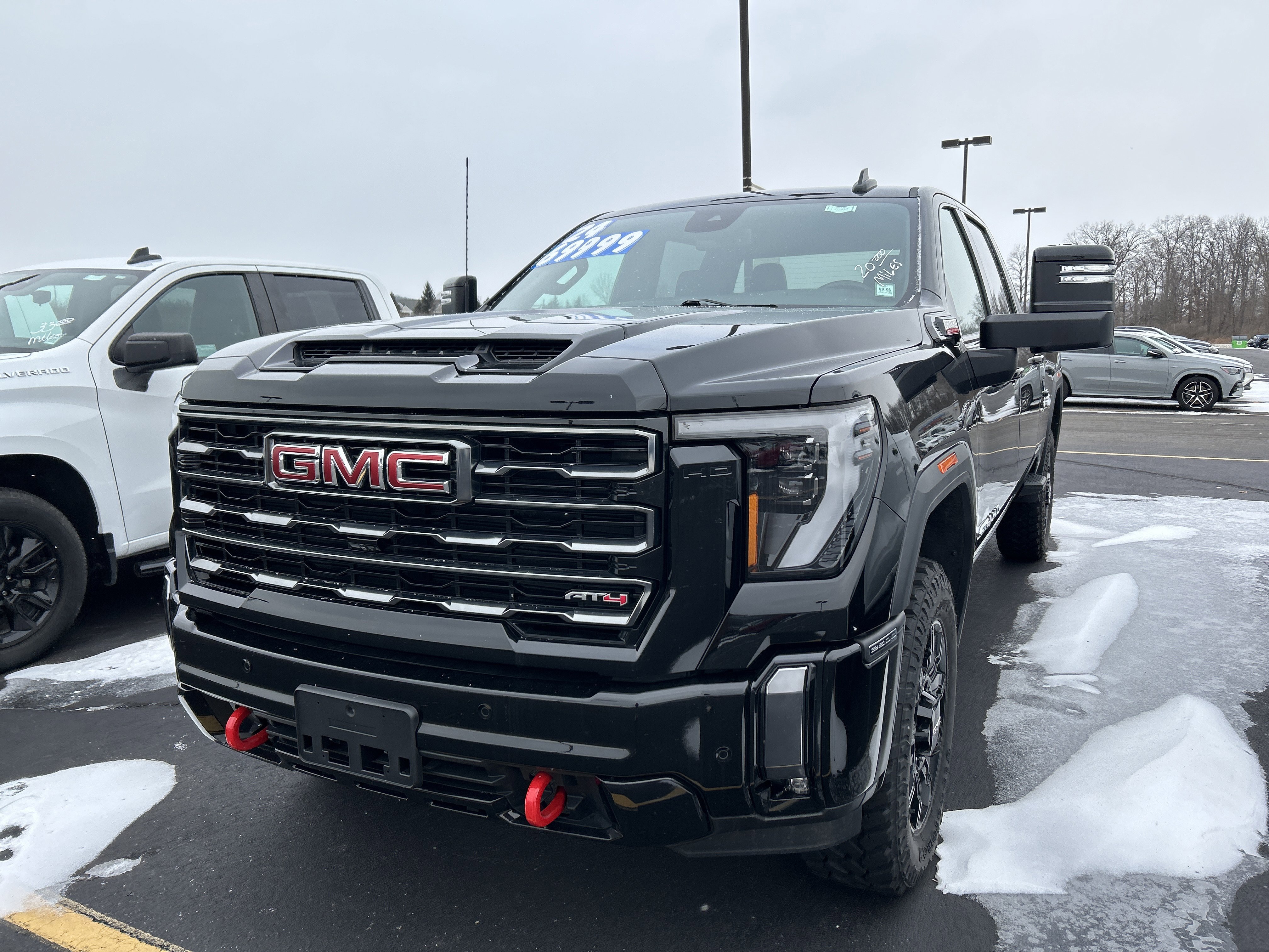 Used 2024 GMC Sierra 2500 AT4 image 3