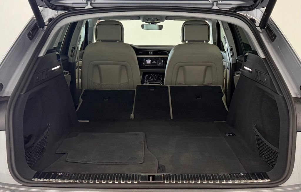 Used 2022 Audi e-tron Premium Plus AWD/4WD image 26