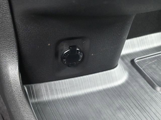 Used 2025 Toyota Sienna Limited image 4