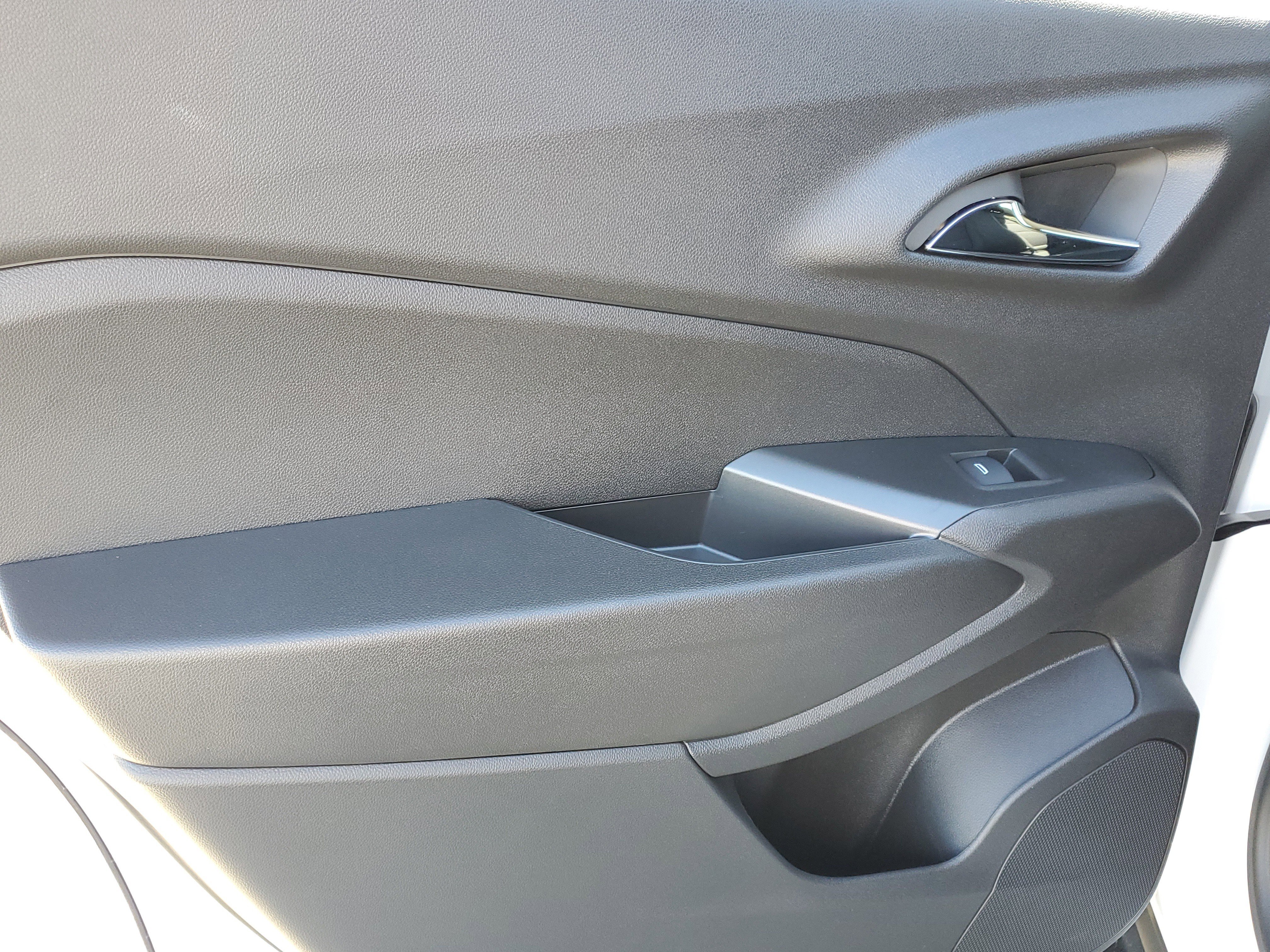 Used 2025 Chevrolet Trax LT image 14