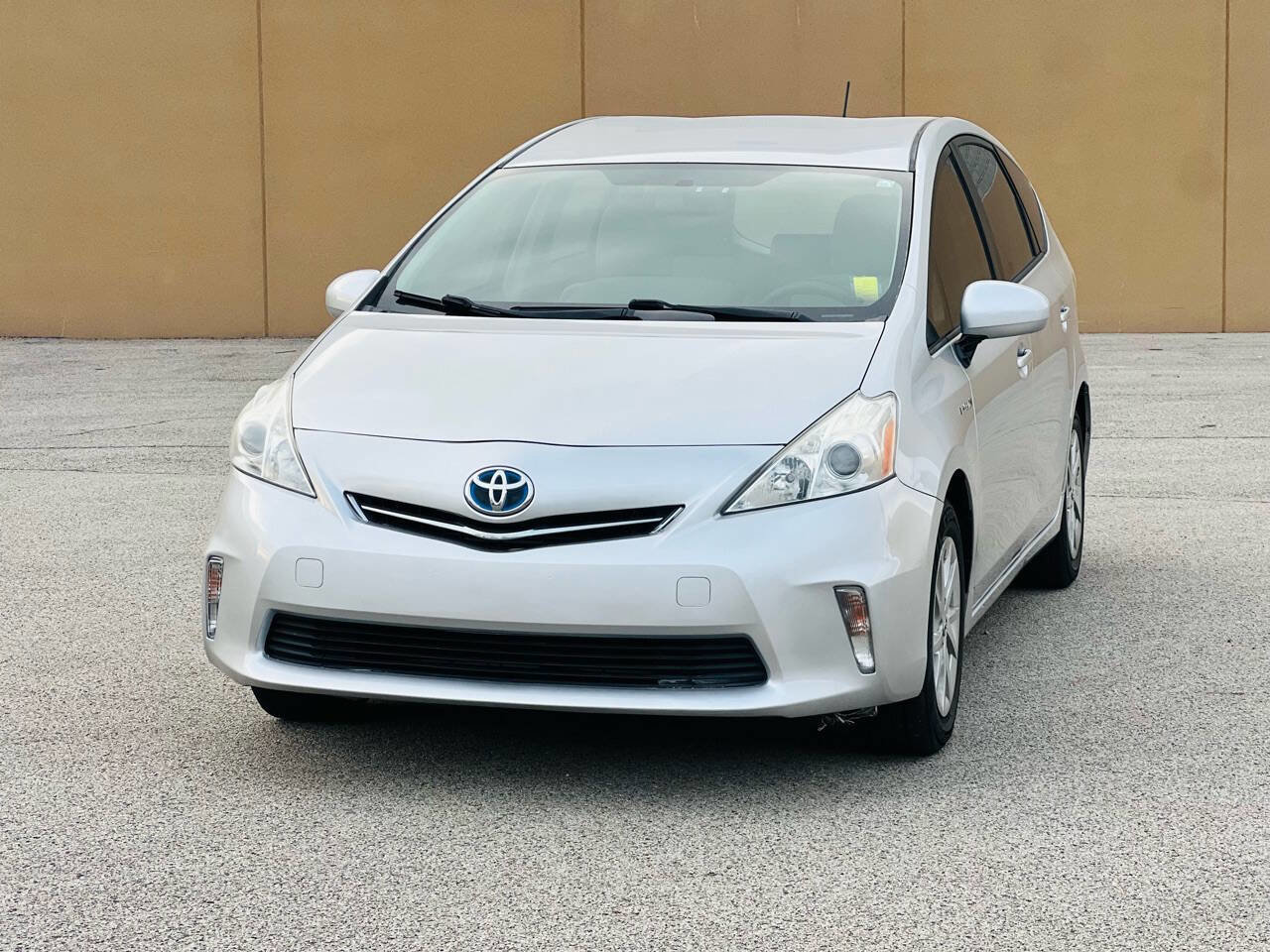 Used 2012 Toyota Prius V Three image 3
