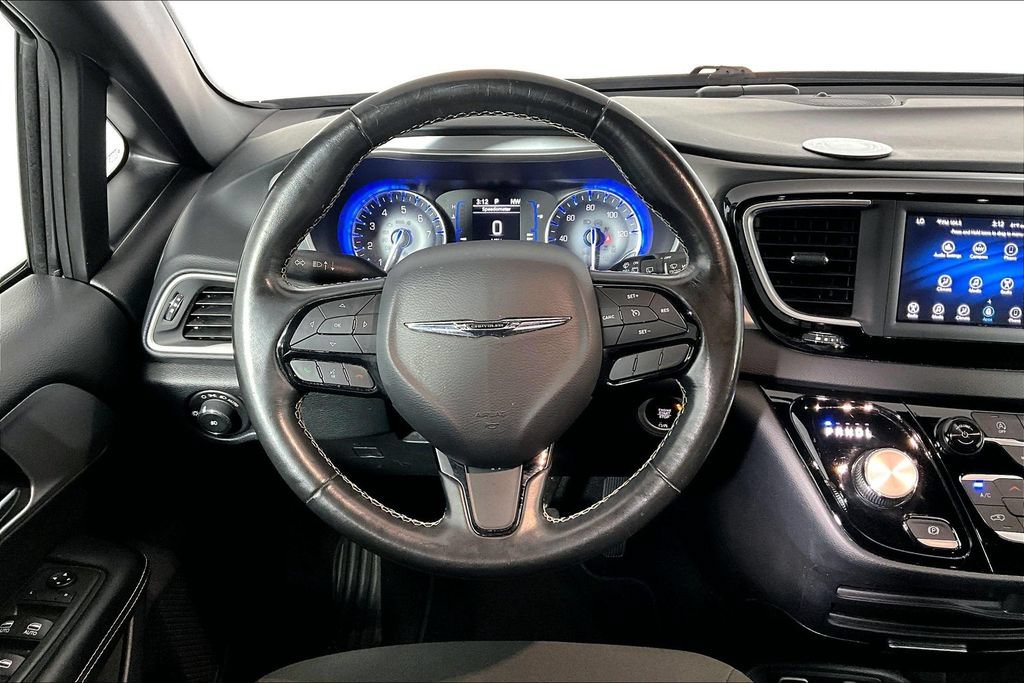 Used 2020 Chrysler Pacifica Touring w/ S Appearance Package FWD image 5