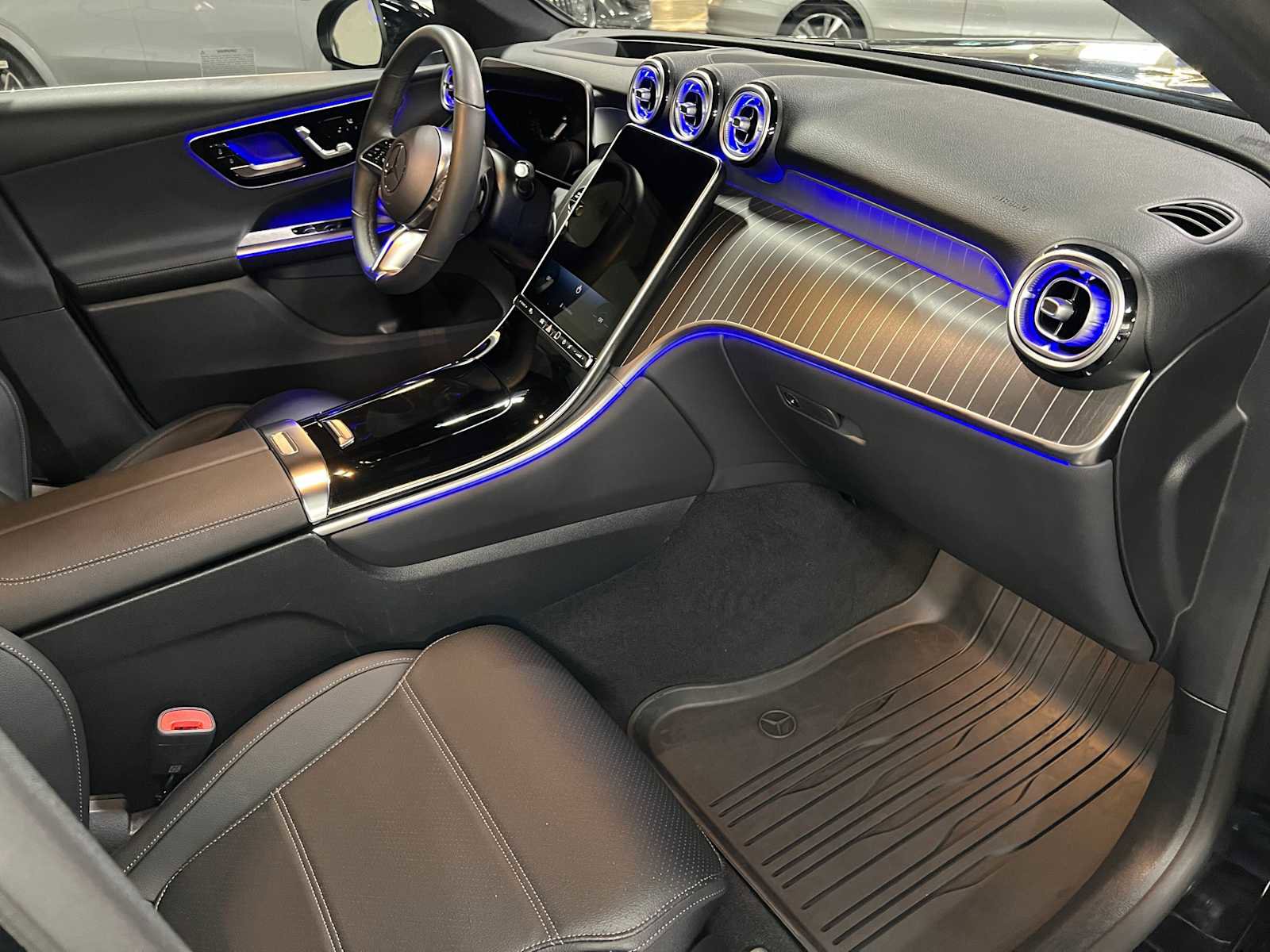 Certified 2025 Mercedes-Benz GLC 300 4MATIC image 12