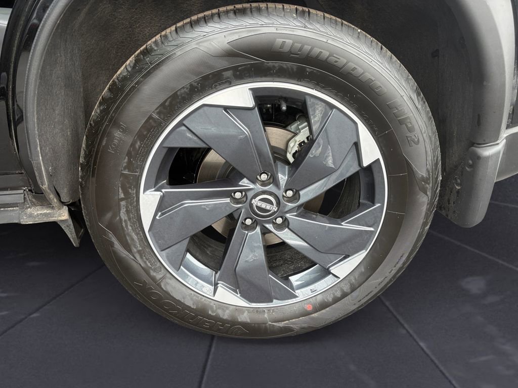 Used 2026 Nissan Rogue SV w/ SV Premium Package image 14