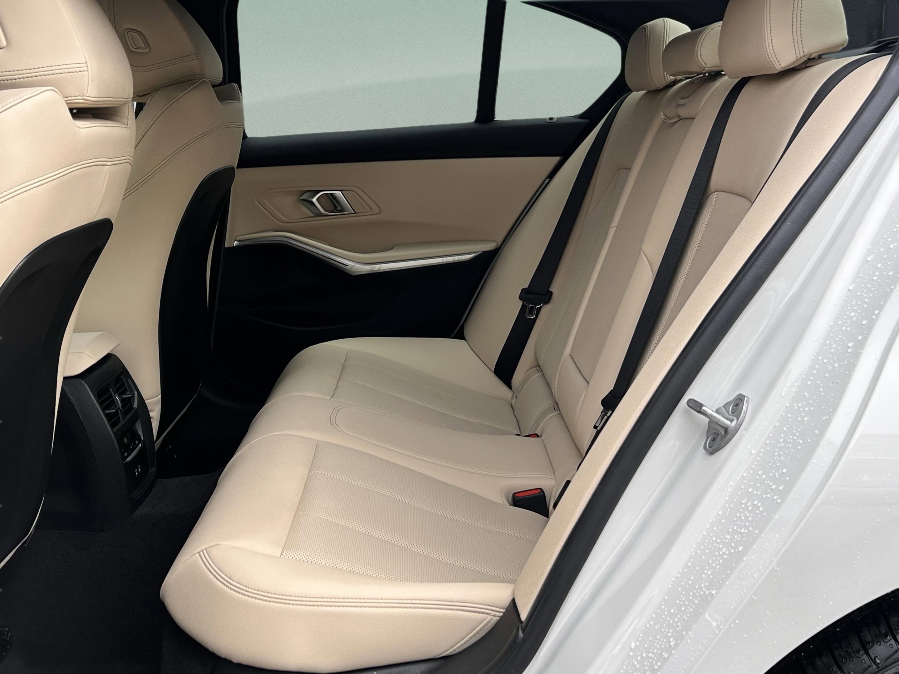 Used 2026 BMW 330i Sedan w/ Premium Package image 23