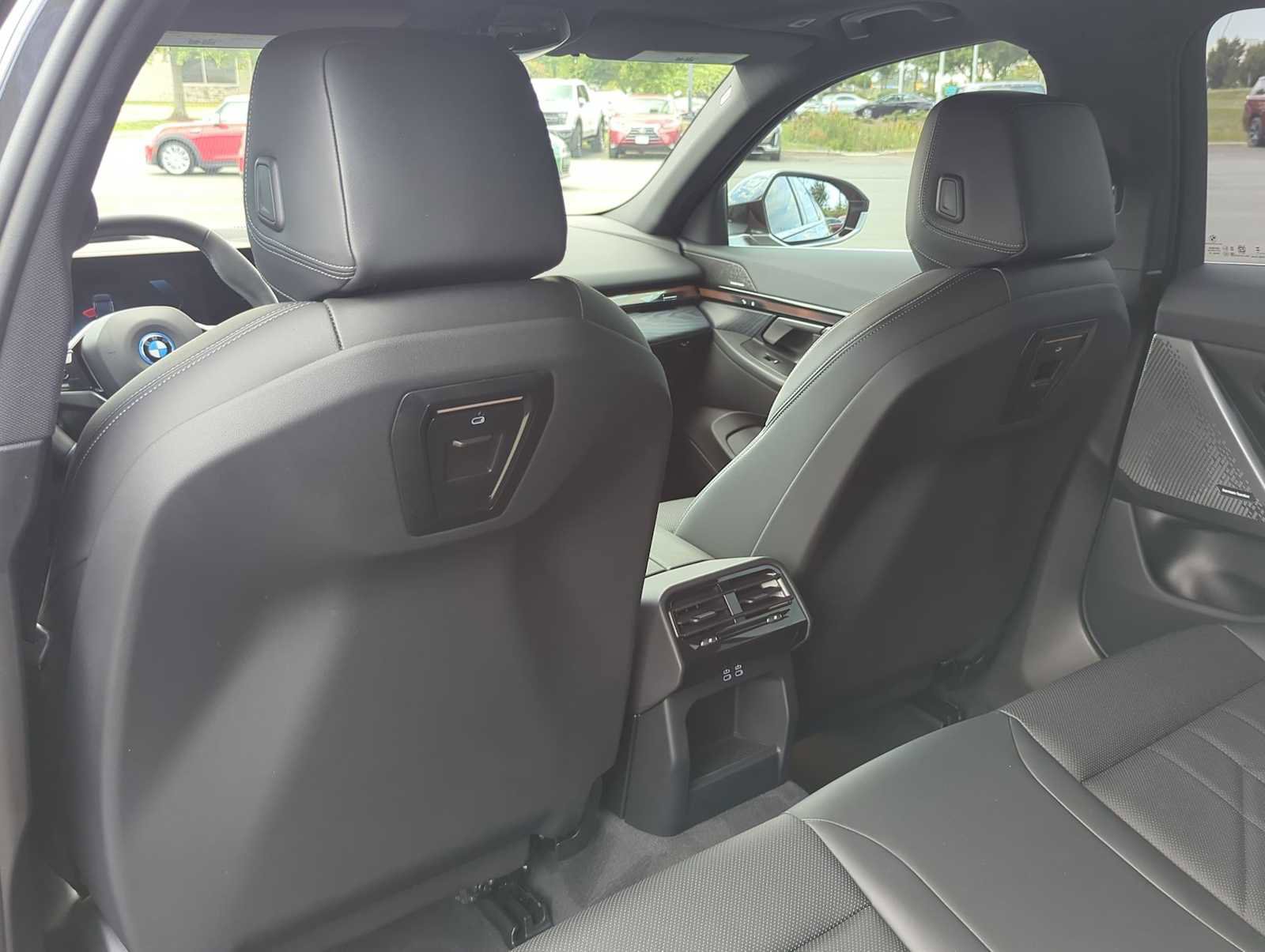 Used 2024 BMW i5 eDrive40i w/ Premium Package image 18