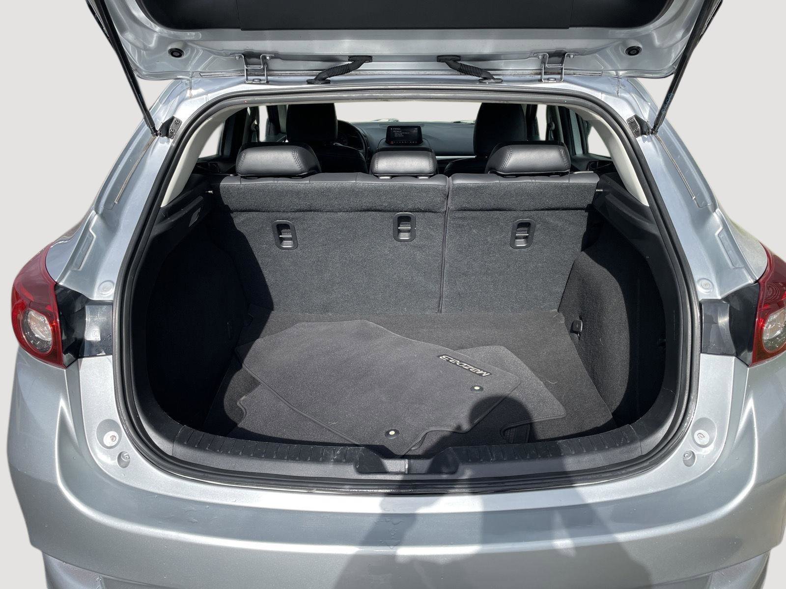 Used 2018 MAZDA MAZDA3 Touring image 14