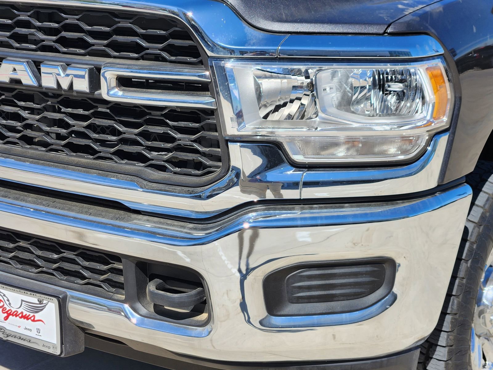 Used 2024 RAM 2500 Tradesman w/ Chrome Appearance Group image 9