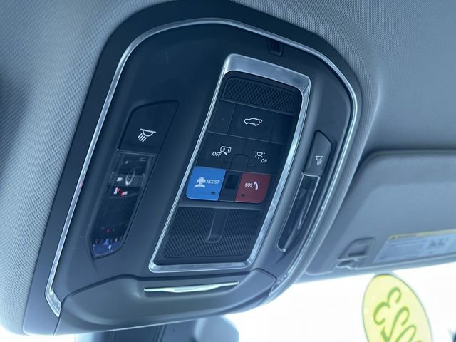 Used 2023 Jeep Grand Cherokee Limited w/ Luxury Tech Group II image 34