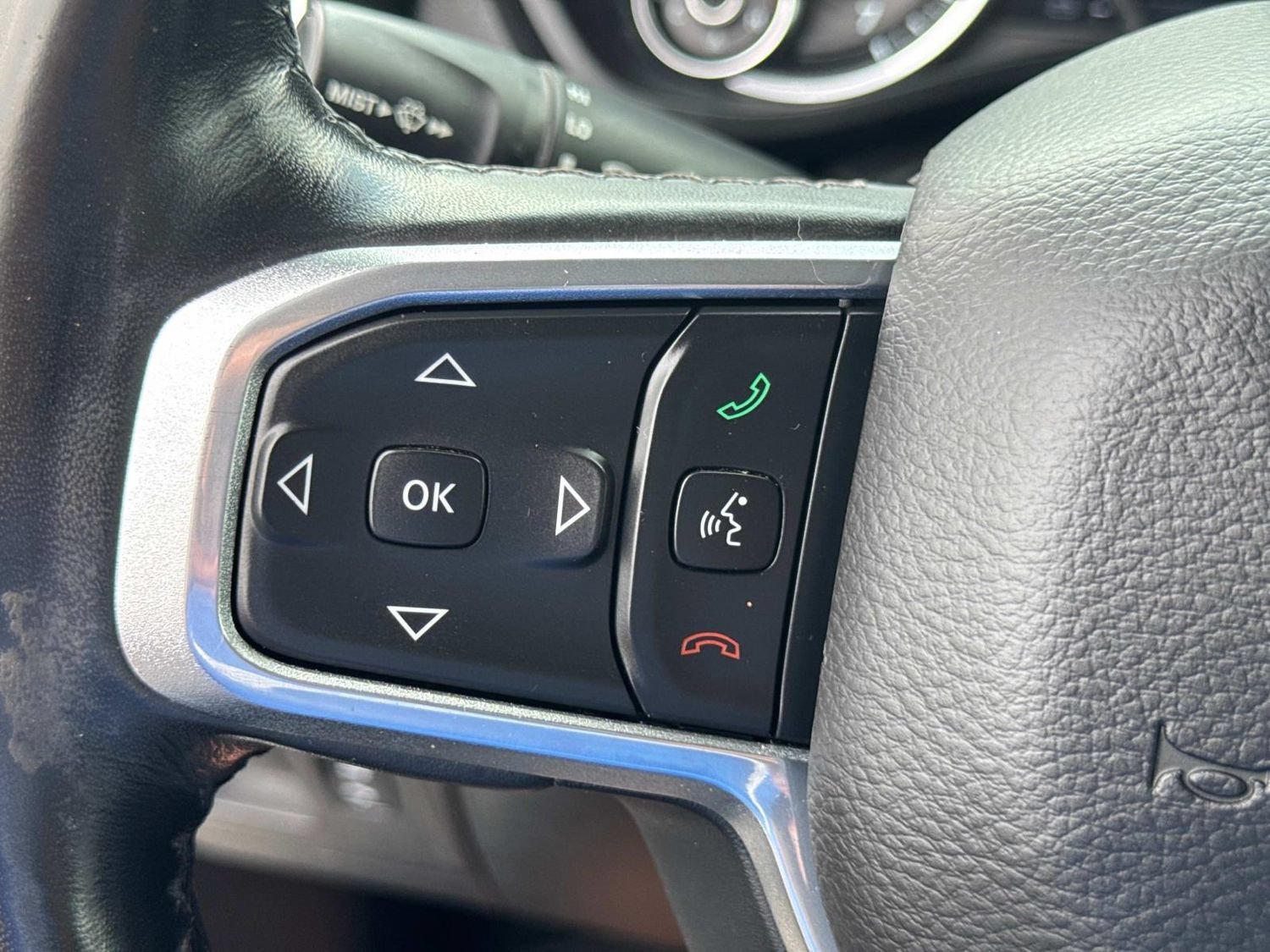 Used 2019 RAM 1500 Laramie w/ Off Road Group AWD/4WD image 31