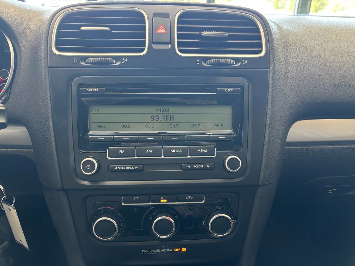 Used 2011 Volkswagen Golf 4-Door image 17