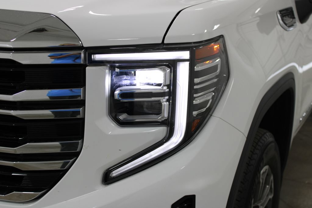 Used 2025 GMC Sierra 1500 SLT AWD/4WD image 13