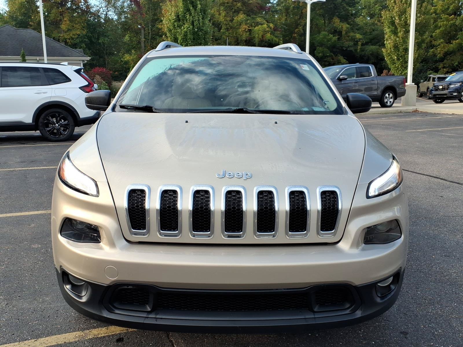 Used 2015 Jeep Cherokee Latitude AWD/4WD image 2