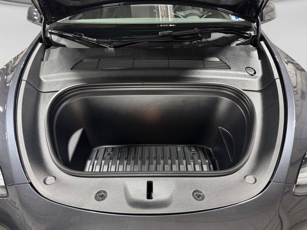 Used 2025 Tesla Model Y Long Range image 25