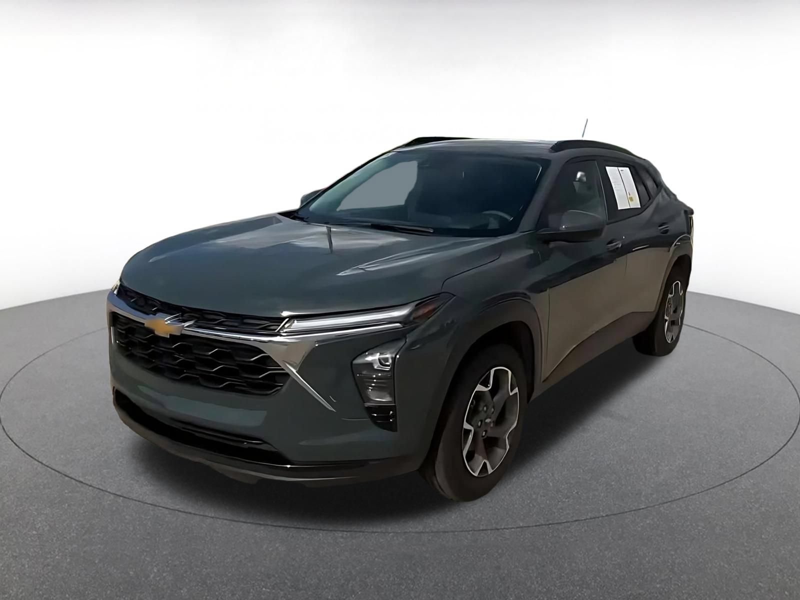 Used 2025 Chevrolet Trax LT FWD image 7