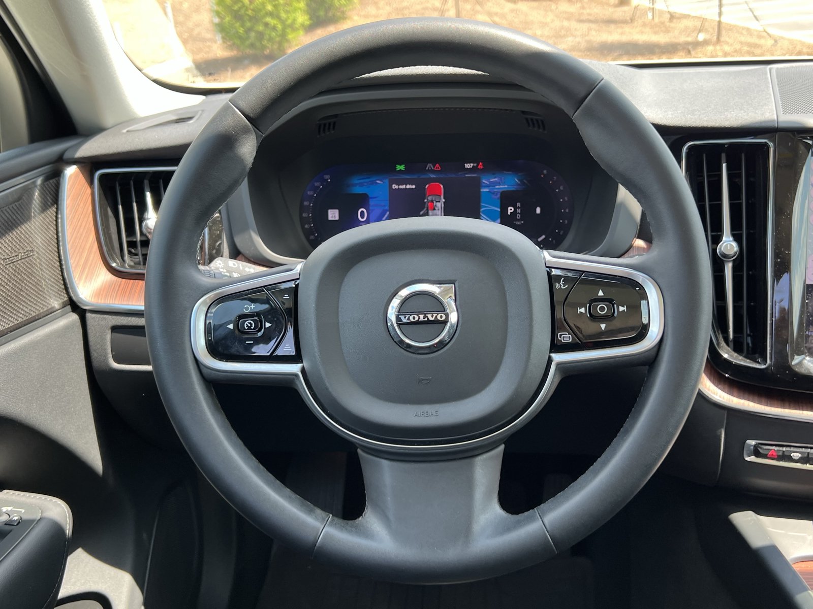 Used 2023 Volvo XC60 B5 Plus w/ Protection Package Premier FWD image 17