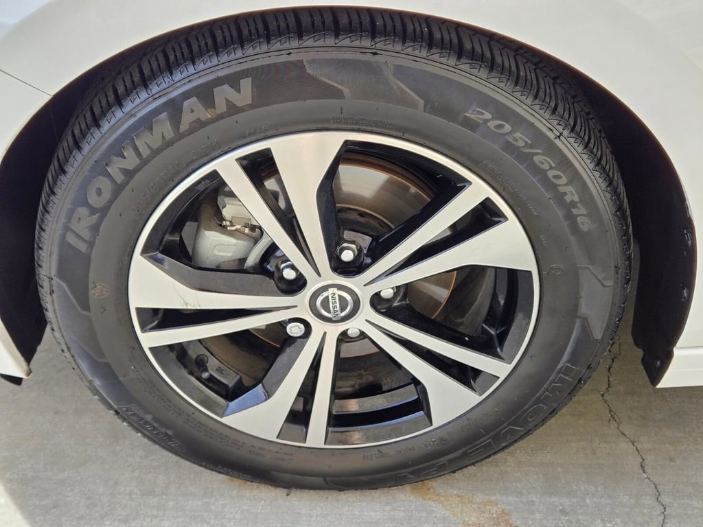 Used 2023 Nissan Sentra SV image 11