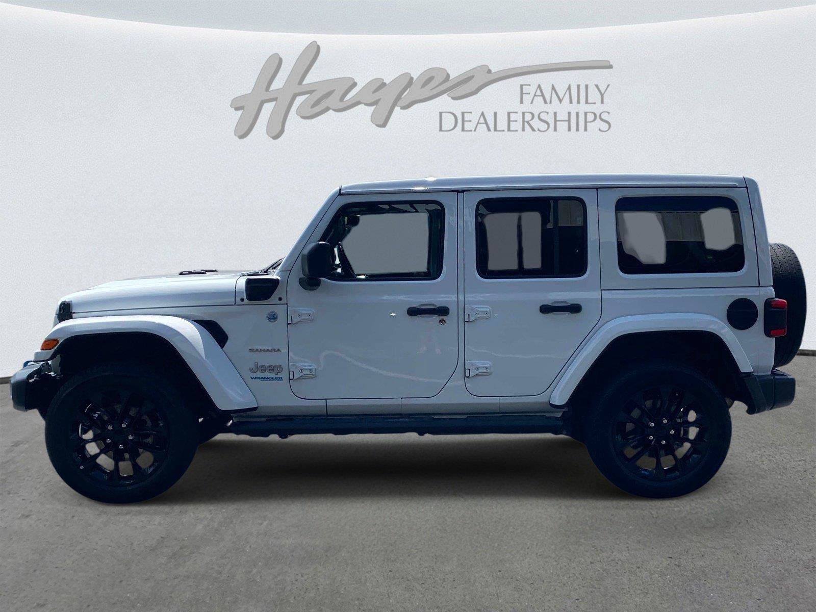 Used 2022 Jeep Wrangler Unlimited Sahara w/ Safety Group AWD/4WD image 8